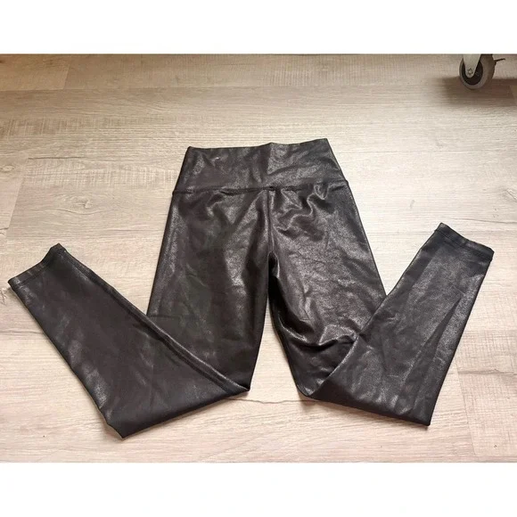 OFFLINE By Aerie Hugger Crackle black Crossover Legging women's medium - Picture 12 of 12